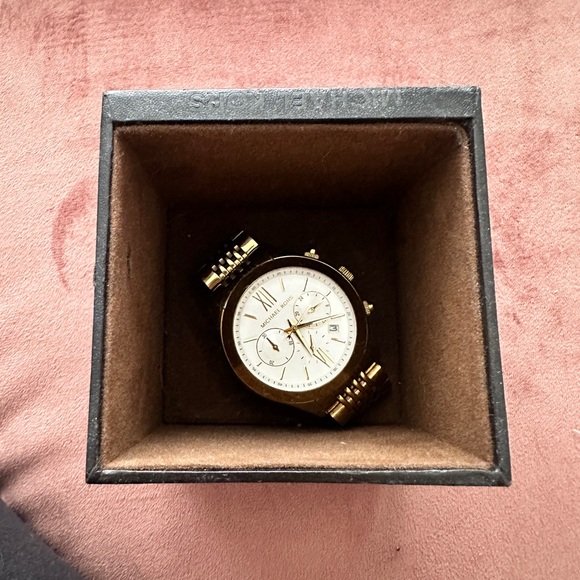 Pre-owned Brookton Gold Tone,roman 's Dial,chronograph Bracelet Watch Mk5762 - Picture 3 of 4